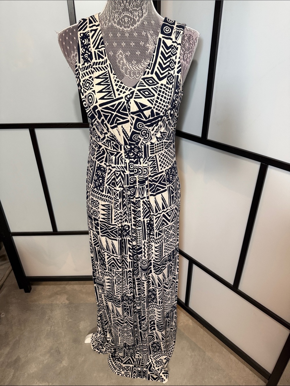 Ann Taylor Navy and White Sleeveless Geometric Maxi Dress